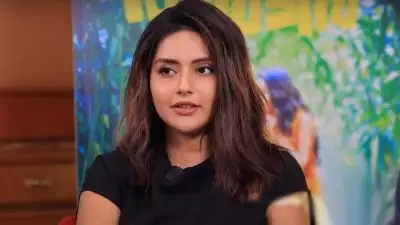 ഫേവറിറ്റായ ഒരാളെ പറയാൻ കഴിയില്ല, മമ്മൂക്കയെയും ലാലേട്ടനെയും ഒരുപോലെ ഇഷ്ടമാണ്; പക്ഷേ.. : മഹിമ നമ്പ്യാർ