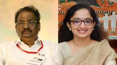 'വടക്കൻ പാട്ടിലെ ഉണ്ണിയാർച്ചയെപോലെയാണ് ബ്രൂറോക്രസിയിലെ ദിവ്യ എസ് അയ്യർ,  കോൺഗ്രസ് നടത്തുന്ന സൈബർ ആക്രമണം ഒഴിവാക്കേണ്ടത്'; എ കെ ബാലൻ