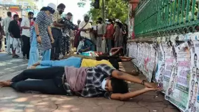 വനിതാ സിപിഒ റാങ്ക് ലിസ്റ്റ് കാലാവധി അവസാനിക്കുന്നു; വേറിട്ട സമരമുറകളുമായി ഉദ്യോഗാർത്ഥികൾ, ചർച്ചയ്ക്ക് വിളിക്കാതെ സർക്കാർ