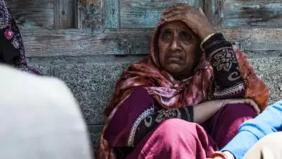 'എനിക്ക് അവനല്ലാതെ മറ്റാരുമില്ല': കശ്മീരിലെ കുപ്‌വാരയിൽ അജ്ഞാതരായ തോക്കുധാരികൾ കൊലപ്പെടുത്തിയ ഗുലാം റസൂൽ മഗ്രെയുടെ അമ്മ