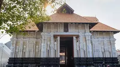 കൂടൽമാണിക്യം ക്ഷേത്രത്തിൽ പുതിയ കഴകക്കാരൻ; ജാതി വിവേചനം നേരിട്ട ബാലു രാജിവെച്ച ഒഴിവിലേക്ക് ഈഴവ ഉദ്യോഗാർത്ഥിക്ക് അഡ്വൈസ് മെമ്മോ അയച്ചു