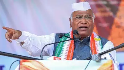 പഹൽഗാം ഭീകരാക്രമണം: എല്ലാ പാർട്ടികളെയും ഒരുമിച്ച് കൊണ്ടുപോകണം; കേന്ദ്രത്തോട് ആവശ്യപ്പെട്ട് കോൺഗ്രസ് അധ്യക്ഷൻ മല്ലികാർജുൻ ഖാർഗെ
