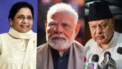 പ്രധാനമന്ത്രി എവിടേക്കും പോയിട്ടില്ല; ഡല്‍ഹിലുണ്ടെന്ന് ഫാറൂഖ് അബ്ദുള്ള; വൃത്തികെട്ട രാഷ്ട്രീയം കളിക്കരുതെന്ന് മായാവതി; 'അദൃശ്യന്‍' പോസ്റ്റില്‍ അടിയേറ്റ് കോണ്‍ഗ്രസ്; ഇന്ത്യ സഖ്യത്തില്‍ ഉള്‍പോര്