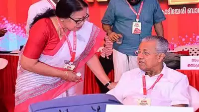 സെക്രട്ടേറിയറ്റ് യോഗത്തിൽ ഇനിയും പങ്കെടുക്കും, പിണറായിയുടെ വിലക്ക് ഉണ്ടെന്ന് വരുത്തിതീർക്കാൻ ശ്രമമുണ്ടെന്ന് പി.കെ ശ്രീമതി