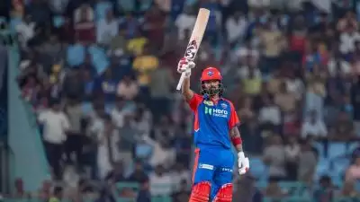 DC VS LSG: ആ റെക്കോഡ് ഈ റെക്കോഡ് എന്നൊന്നും ഇല്ല, എല്ലാ റെക്കോഡും ഞാൻ തൂക്കും എന്ന വാശിയാണ് അയാൾക്ക്; തകർപ്പൻ നേട്ടം സ്വന്തമാക്കി കെഎൽ രാഹുൽ; അതുല്യ ലിസ്റ്റിൽ ഇനി ഒന്നാമത്
