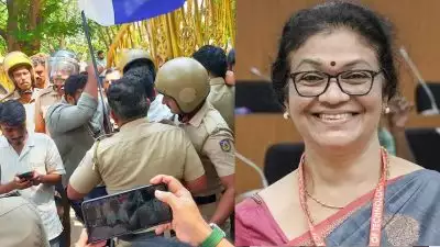 ഗോഡ്സയെ പ്രകീർത്തിച്ച ഷൈജ ആണ്ടവൻ ഡീനായി ചുമതലയേറ്റു; ക്യാംപസിലെത്തിയത് ഊടുവഴികളിലൂടെ, സ്ഥാനക്കയറ്റത്തിനെതിരെ വിദ്യാർത്ഥി പ്രതിഷേധം, സംഘർഷം