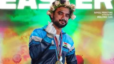 'ചത്തിട്ടില്ലെടാ...' വെറൈറ്റിയായി ടോവിനോയുടെ ഈസ്റ്റർ ആശംസ!