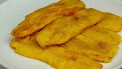 കൊല്ലത്ത് പ്ലാസ്റ്റിക് ഉരുക്കി ചേര്‍ത്ത് പലഹാര നിര്‍മ്മാണം; നാട്ടുകാര്‍ ഇടപെട്ട് കട പൂട്ടിച്ചു; പ്ലാസ്റ്റിക് ഉരുക്കി ചേര്‍ത്ത പലഹാരങ്ങള്‍ റെയില്‍വേ സ്റ്റേഷനിലേക്കുള്ളതെന്ന് റിപ്പോര്‍ട്ടുകള്‍