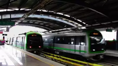 മെട്രോ യാത്രികരായ സ്ത്രീകളുടെ ദൃശ്യങ്ങള്‍ പകര്‍ത്തി സോഷ്യല്‍ മീഡിയയില്‍ പങ്കുവെയ്ക്കല്‍; 'മെട്രോ ചിക്‌സ്' എന്ന പേരില്‍ ഇന്‍സ്റ്റ പേജ്, ഉടമയെ പൊക്കാന്‍ ബംഗലൂരു പൊലീസ്