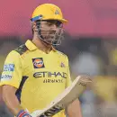 CSK VS RR: വന്നു, റൺറേറ്റ് കുറച്ചു, പോയി; എം എസ് ധോണിയുടെ ബാറ്റിംഗ് പ്രകടനത്തിൽ വൻ ആരാധകരോഷം