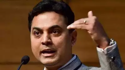 ഐഎംഎഫിന്റെ ഇന്ത്യന്‍ എക്സിക്യൂട്ടീവ് ഡയറക്ടറെ പിരിച്ചുവിട്ട് കേന്ദ്ര സര്‍ക്കാര്‍; കടുത്ത നടപടി സര്‍വീസ് തീരാന്‍ ആറുമാസം ശേഷിക്കേ; പാക്കിസ്ഥാനും തിരിച്ചടി; ധനസഹായം ഉടന്‍ ലഭിക്കില്ല