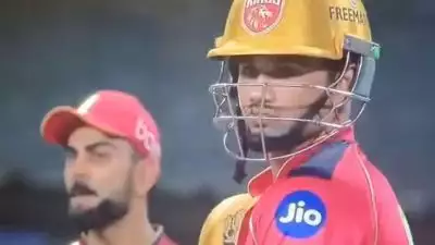 RCB VS PKBS: ആ കൊച്ച് പയ്യനോട് അത് വേണ്ടായിരുന്നു, മുഷീർ ഖാനെ കളിയാക്കി വിരാട് കോഹ്‌ലി; വീഡിയോ ഏറ്റെടുത്ത് സോഷ്യൽ മീഡിയ
