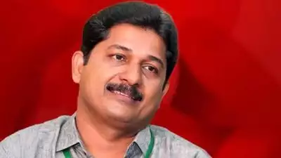 നിലമ്പൂരിലെ പെട്ടി വിഷയം നാടകം; കോൺഗ്രസ് നേതാക്കളുടെ വാഹനങ്ങൾ പരിശോധിക്കേണ്ടതില്ല എന്ന നിയമം പാസാക്കണമെന്ന് എം സ്വരാജ്