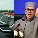ജമ്മുവിലേക്ക് റോഡ് മാര്‍ഗം പോകുന്നുവെന്ന് മുഖ്യമന്ത്രി; വാഹനത്തിന് മുന്നില്‍ ദേശീയ പതാക; റോഡിന്റെയും കോണ്‍വോയിയുടെയും ദൃശ്യങ്ങളും; ജനങ്ങള്‍ക്ക് ശക്തി നല്‍കാന്‍ ഒമര്‍ അബ്ദുള്ള