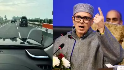 ജമ്മുവിലേക്ക് റോഡ് മാര്‍ഗം പോകുന്നുവെന്ന് മുഖ്യമന്ത്രി; വാഹനത്തിന് മുന്നില്‍ ദേശീയ പതാക; റോഡിന്റെയും കോണ്‍വോയിയുടെയും ദൃശ്യങ്ങളും; ജനങ്ങള്‍ക്ക് ശക്തി നല്‍കാന്‍ ഒമര്‍ അബ്ദുള്ള