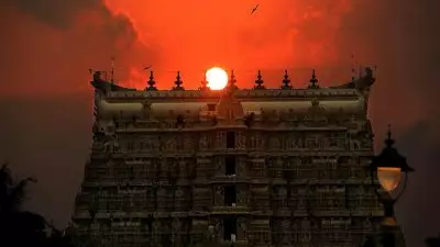 പത്മനാഭസ്വാമി ക്ഷേത്രത്തില്‍ വന്‍ മോഷണം; അതിസുരക്ഷാ മേഖലയിലെ ലോക്കറില്‍ നിന്നും സ്വര്‍ണം കാണാതായി; ക്ഷേത്ര ഭരണസമിതിയ്ക്കും തിരുവിതാംകൂര്‍ രാജകുടുംബത്തിനും വെല്ലുവിളി
