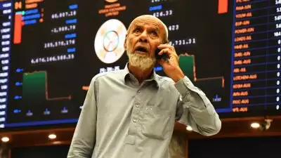 'സിന്ദൂര്‍' പ്രഹരത്തില്‍ കുതിച്ച് ഇന്ത്യന്‍ ഓഹരി വിപണി; വിദേശത്ത് നിന്നും എത്തിയ 43,940 കോടി നിക്ഷേപം; രക്തപങ്കിലമായി കറാച്ചി സ്റ്റോക്ക് എക്സ്ചേഞ്ച്; കടത്തില്‍ മുടിയാന്‍ പാക്കിസ്ഥാന്‍