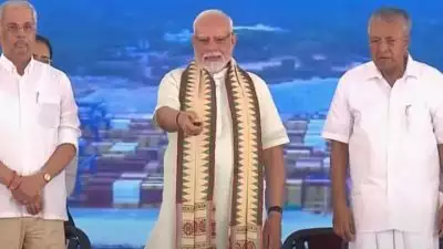 വിഴിഞ്ഞം തുറമുഖം രാജ്യത്തിന് സമര്‍പ്പിച്ച് പ്രധാനമന്ത്രി നരേന്ദ്ര മോദി; മലയാളത്തില്‍ പ്രസംഗിച്ചു തുടങ്ങി, വിഴിഞ്ഞത്തെ പുകഴ്ത്തി അദാനിയെ പ്രശംസിച്ച് മോദി
