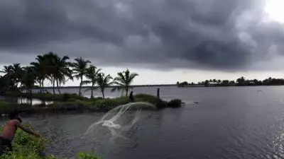 സംസ്ഥാനത്ത് ഇന്ന് മുതൽ മഴ കനക്കും; പന്ത്രണ്ട് ജില്ലകളിൽ യെല്ലോ അലർട്ട്, മൺസൂൺ രണ്ട് ദിവസത്തിനുള്ളിൽ