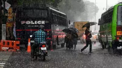 അഞ്ച് ദിവസം ശക്തമായ മഴ, മണിക്കൂറിൽ 40 കിലോമീറ്റർ വരെ വേഗതയിൽ ശക്തമായ കാറ്റിനും സാധ്യത; ഏഴു ജില്ലകളിൽ യെല്ലോ അലർട്ട്