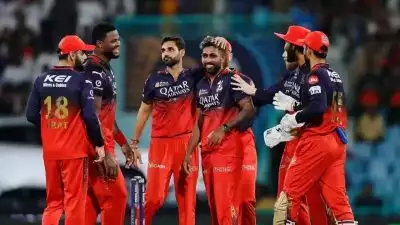 IPL 2025: എല്ലാ തവണയും ഭാഗ്യം കൊണ്ട് ടീമിലുള്‍പ്പെടും, എന്നാല്‍ കളിക്കുകയുമില്ല, ആര്‍സിബി അവനെ എന്തിനാണ് വീണ്ടും വീണ്ടും കളിപ്പിക്കുന്നത്, വിമര്‍ശനവുമായി മുന്‍താരം