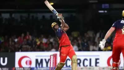 RCB VS CSK: 14 ബോളില്‍ 53, ഇത് താന്‍ടാ വെടിക്കെട്ട്, ചെന്നൈ ബോളര്‍മാരെ കണ്ടംവഴി ഓടിച്ച് റൊമാരിയോ ഷെപ്പേര്‍ഡ്, മിന്നല്‍ ബാറ്റിങ്ങില്‍ ആര്‍സിബിക്ക് കൂറ്റന്‍ സ്‌കോര്‍