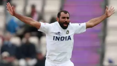 INDIAN CRICKET: നിനക്കൊക്കെ ഇതിന് മാസക്കൂലിയോ ദിവസക്കൂലിയോ, വിരമിക്കൽ വാർത്തയുടെ സ്ക്രീൻഷോട്ട് പോസ്റ്റ് ചെയ്ത് ട്രോളുമായി മുഹമ്മദ് ഷമി