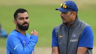 വിരമിക്കൽ പ്രഖ്യാപിക്കുന്നതിന് മുമ്പ് കോഹ്‌ലി അങ്ങനെ എന്നോട് പറഞ്ഞു, അത് കേട്ടപ്പോൾ....;  രവി ശാസ്ത്രി പറയുന്നത് ഇങ്ങനെ
