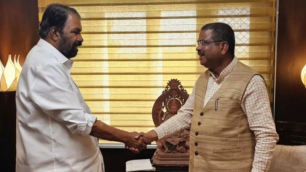 1500 കോടി രൂപ കേരളത്തിന് നല്കാനുണ്ട്; 'പിഎം ശ്രീ' ഒപ്പു വെയ്ക്കാത്തതിനാല് ഫണ്ട് തടഞ്ഞു വെച്ചു; കേന്ദ്ര വിഭ്യാഭ്യാസ മന്ത്രിയുമായി കൂടിക്കാഴ്ച നടത്തി വി ശിവന്കുട്ടി