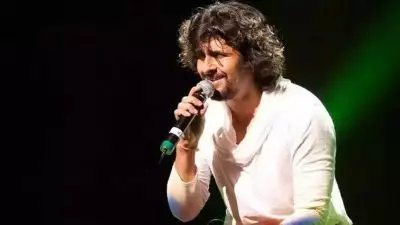 കന്നഡ എന്ന് പറഞ്ഞ് ആ പയ്യന്‍ ഭീഷണിപ്പെടുത്തുകയാണ്, അവന്‍ ജനിക്കുന്നതിന് മുമ്പ് പാടാന്‍ തുടങ്ങിയതാ ഞാന്‍; ക്ഷുഭിതനായി സോനു നിഗം