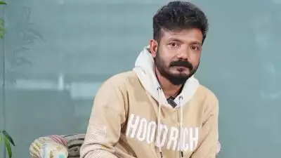 ഞാൻ ഓടി നടന്ന് ലഹരിവിൽപ്പന നടത്തുകയല്ലല്ലോ, പൈസ തരാനുള്ള നിർമാതാക്കളും മറ്റുള്ളവരുമാണ് എന്നെക്കുറിച്ച് പറയുന്നത്: ശ്രീനാഥ് ഭാസി