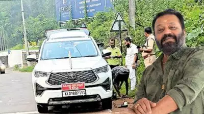 സുരേഷ് ഗോപി സഞ്ചരിച്ചിരുന്ന ഔദ്യോഗിക വാഹനം പറക്കല്ലിലേക്ക് ഇടിച്ചു കയറി; മുന്‍പിലിരുന്ന കേന്ദ്രമന്ത്രി അത്ഭുതകരമായി രക്ഷപ്പെട്ടു; അരമണിക്കൂറോളം വഴിയില്‍ കിടന്നു