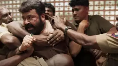 ഇനി തമിഴിലും 'തുടരും'... ബോർഡർ കടക്കാൻ ഒറ്റയാൻ റെഡി, ഷൺമുഖനായി 
ഡബ്ബ് ചെയ്തത് മോഹൻലാൽ തന്നെ; തമിഴ് ട്രെയ്‌ലർ പുറത്ത്