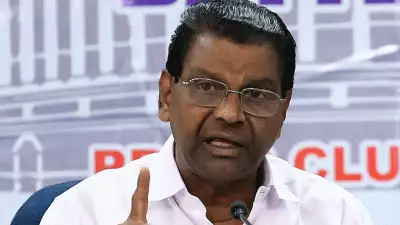 പാര്‍ട്ടിയ്ക്ക് വിധേയനാകണം, പുതിയ തലങ്ങളിലേയ്ക്ക് പോകുന്നത് പാര്‍ട്ടിയെ ചവിട്ടി മെതിച്ചുകൊണ്ടാവരുത്; ശശി തരൂരിനെതിരെ രൂക്ഷ വിമര്‍ശനവുമായി തിരുവഞ്ചൂര്‍ രാധാകൃഷ്ണന്‍