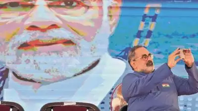 'കമ്മ്യൂണിസ്റ്റ് രാജവംശത്തിലെ മരുമകന് പ്രശ്നമുണ്ടെങ്കിൽ ഡോക്ടറെ കാണട്ടെ'; നേരത്തേ എത്തിയത് എന്തിനെന്ന് വിശദമാക്കി രാജീവ് ചന്ദ്രശേഖർ
