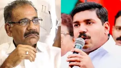 'മനുഷ്യന്‍ മരിക്കുമ്പോള്‍ ചിരിക്കുന്ന കടല്‍കിഴവന്‍, കൈയ്യും കാലും കെട്ടി കടുവാക്കൂട്ടിലേക്ക് ഇട്ടാലെ പ്രാണഭയം മനസ്സിലാകൂ'; എ കെ ശശീന്ദ്രനെ വിമർശിച്ച് വിഎസ് ജോയ്