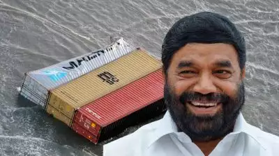 മുങ്ങിയ കപ്പലിലെ കണ്ടെയ്‌നറുകള്‍ കരക്കടിഞ്ഞാല്‍ അടുത്തേക്ക് പോകുകയോ സ്പര്‍ശിക്കുകയോ ചെയ്യരുത്; കണ്ടെയ്നറില്‍ എന്താണുള്ളതെന്ന് ഇപ്പോള്‍ പറയാന്‍ കഴിയില്ലെന്ന് മന്ത്രി
