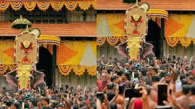 തെക്കേഗോപുര വാതിൽ തുറന്ന് എറണാകുളം ശിവകുമാർ; തൃശൂർ പൂരത്തിന് വിളംബരമായി