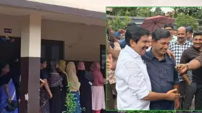 മഴയിലും ആവേശം ചോരാതെ നിലമ്പൂരില്‍ വോട്ടെടുപ്പ്; പോളിംഗ് 30 ശതമാനത്തിന് മുകളില്‍; കഴിഞ്ഞ തിരഞ്ഞെടുപ്പിലെ 75.23 ശതമാനം മറികടക്കുമോയെന്ന് ഉറ്റുനോക്കി മുന്നണികള്‍