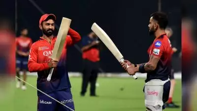 അഞ്ച് മിനിറ്റ് ഉപദേശിച്ചാൽ അടുത്ത ഓവറിൽ തന്നെ ഔട്ടാവും, ഇതുപോലൊരു കോച്ചും കളിക്കാരനും വേറെയുണ്ടാവില്ല, ട്രോളി മുൻ ഇം​ഗ്ലണ്ട് താരങ്ങൾ