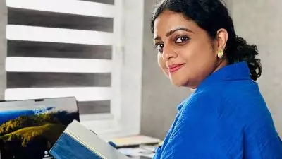 'ചുമ്മാ ഒരു ദിവസം ഉറങ്ങി എഴുന്നേറ്റപ്പോൾ വെളിപാട് ഉണ്ടായതല്ല, ഇതിൽ തന്നെ തുടരാനാണ് പ്ലാൻ'; കമന്റിന് മറുപടി നൽകി അശ്വതി ശ്രീകാന്ത്