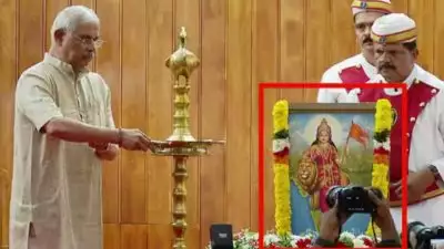 രാജ്ഭവനിലെ പരിസ്ഥിതി ദിനാഘോഷത്തിൽ ഭാരതാംബ; ചടങ്ങ് ബഹിഷ്കരിച്ച് കൃഷിമന്ത്രി, ആർഎസ്എസ് പരിപാടിയിലെ ചിത്രങ്ങളെന്ന് ആരോപണം