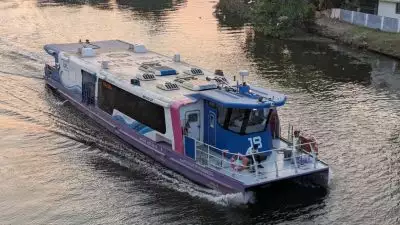 വാട്ടര്‍ മെട്രോ ബോട്ട് ഹൈക്കോര്‍ട്ട് ടെര്‍മിനല്‍ ജെട്ടിയില്‍ ഇടിച്ചു; പരിക്കേറ്റ യാത്രക്കാരോട് ക്ഷമാപണം നടത്തി കെഎംആര്‍എല്‍; അന്വേഷണം പ്രഖ്യാപിച്ചു