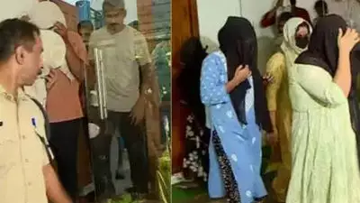 'നടത്തിപ്പുകാരിയുമായി അടുത്ത ബന്ധം'; മലാപ്പറമ്പ് പെൺവാണിഭ കേസിൽ രണ്ട് പൊലീസ് ഡ്രൈവർമാരെ പ്രതി ചേർത്തു