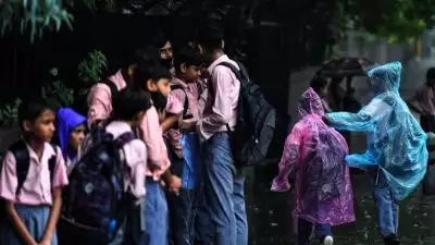 ശക്തമായ മഴ: ഏഴ് ജില്ലകളിലെയും മൂന്ന് താലൂക്കുകളിലെയും വിദ്യാഭ്യാസ സ്ഥാപനങ്ങള്‍ക്ക് ഇന്ന് അവധി; ന്യൂനമര്‍ദ്ദം രൂപപ്പെട്ടു; വരും ദിവസങ്ങളിലും മഴ തുടരും