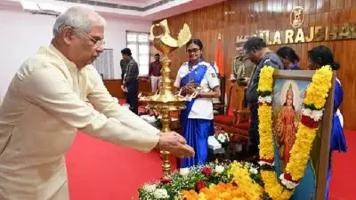 'രാജ്ഭവൻ സെൻട്രൽ ഹാളിലെ ചിത്രം മാറ്റില്ല'; ഭാരതാംബ വിവാദത്തിൽ നിലപാടിലുറച്ച് ഗവർണർ