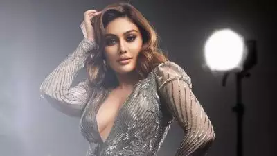 മരിക്കുന്നതിന് തൊട്ട് മുമ്പ് വീട്ടിലെ പൂജയ്ക്ക് വേണ്ടി ഉപവാസം, ഷെഫാലിയുടെ മരണത്തിന് കാരണമായത് ആന്റി ഏജിങ് മരുന്നുകൾ?