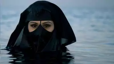 ബിക്കിനി വേണ്ട, ബീച്ചുകളിലും നീന്തല്‍ക്കുളങ്ങളിലും സ്ത്രീകള്‍ ബുര്‍ഖ ധരിക്കണം; പുരുഷന്‍മാര്‍ നഗ്നമായ നെഞ്ച് കാട്ടി നടക്കരുത്; മതനിയങ്ങളുടെ ചുവട് പിടിച്ച് ഉത്തരവ് പുറത്തിറക്കി സിറിയ