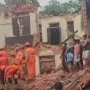 തൃശൂരിൽ ഇരുനില കെട്ടിടം ഇടിഞ്ഞുവീണു; മൂന്ന് പേർ കുടുങ്ങിക്കിടക്കുന്നു, രക്ഷാപ്രവർത്തനം തുടരുന്നു