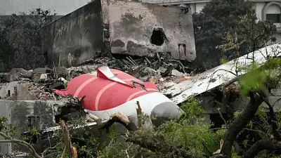 അഹമ്മദാബാദ് വിമാനദുരന്തം; മൂന്ന് ഉദ്യോഗസ്ഥര്‍ക്കെതിരെ നടപടിയെടുക്കണമെന്ന് ഡിജിസിഎ